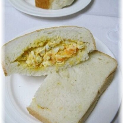 卵にマヨを混ぜて、ポケット型パンにサンド美味しかった～♪　今朝いただいのにＵＰ今頃です（><） もっちりクリーミーてﾃで 食べやすくて美味しかったです＾＾*